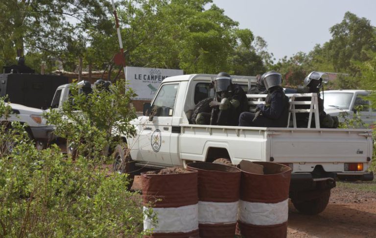 PELO MENOS14 MORTOS EM ATAQUE A INSTALAÇÕES MILITARES NO MALI