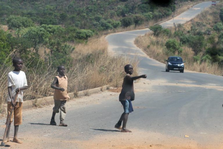 ANGOLA QUER RECRUTAR 14.000 PESSOAS PARA GARANTIR CONSERVAÇÃO DE ESTRADAS