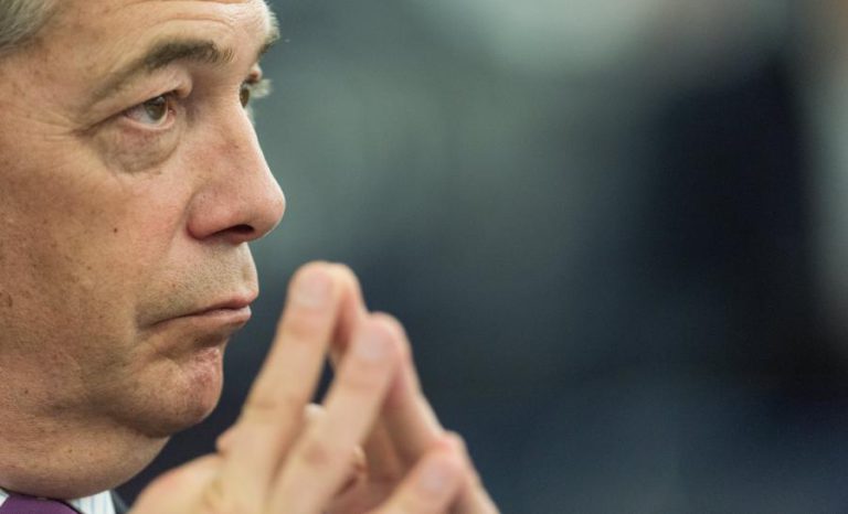 PRÓ-BREXIT NIGEL FARAGE EVOCA SEGUNDO REFERENDO NO REINO UNIDO