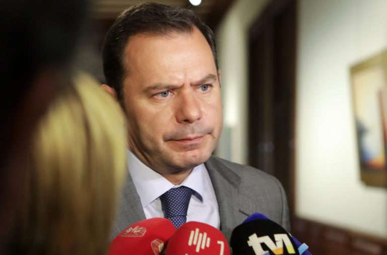 “VOTO EM SANTANA LOPES, NÃO VOTO CONTRA NINGUÉM”, ANUNCIA LUÍS MONTENEGRO