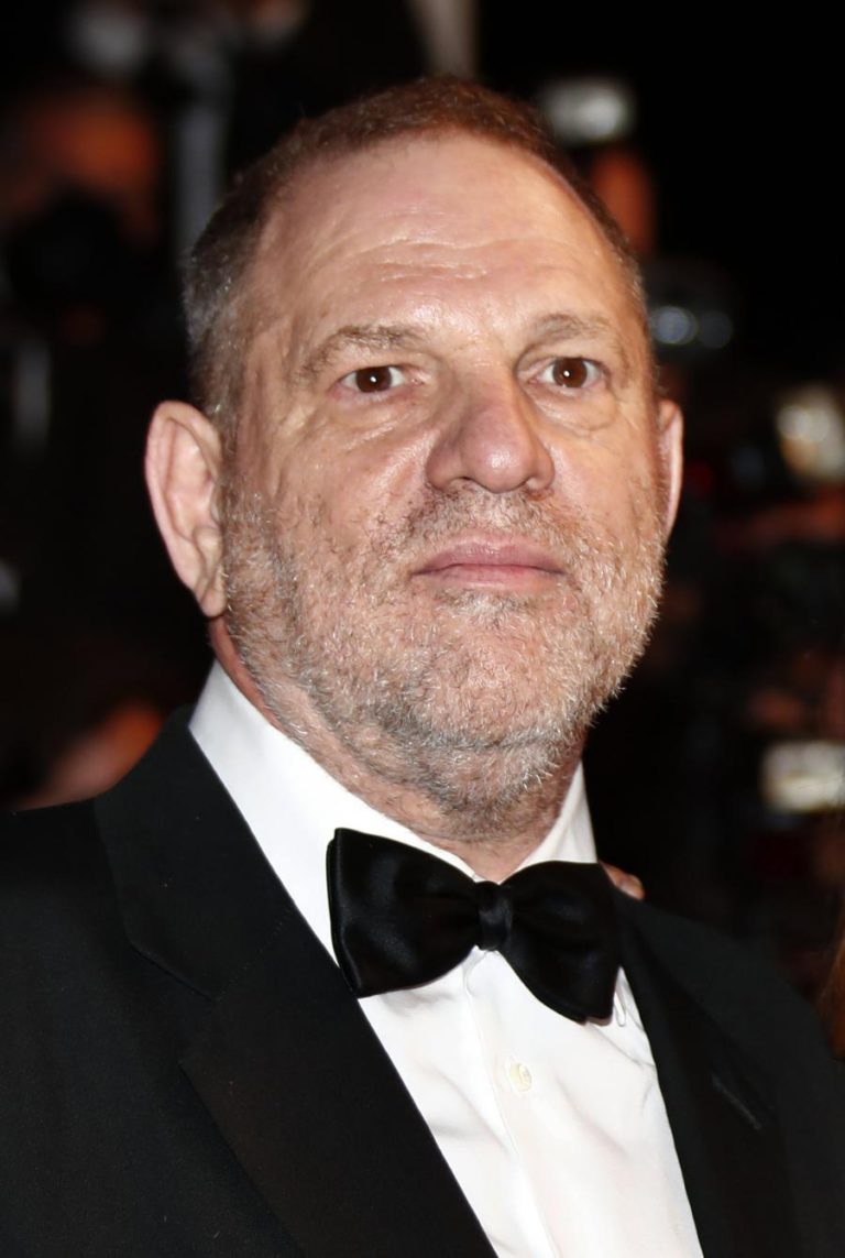 PRODUTOR NORTE-AMERICANO HARVEY WEINSTEIN ESBOFETEADO EM RESTAURANTE NO ARIZONA