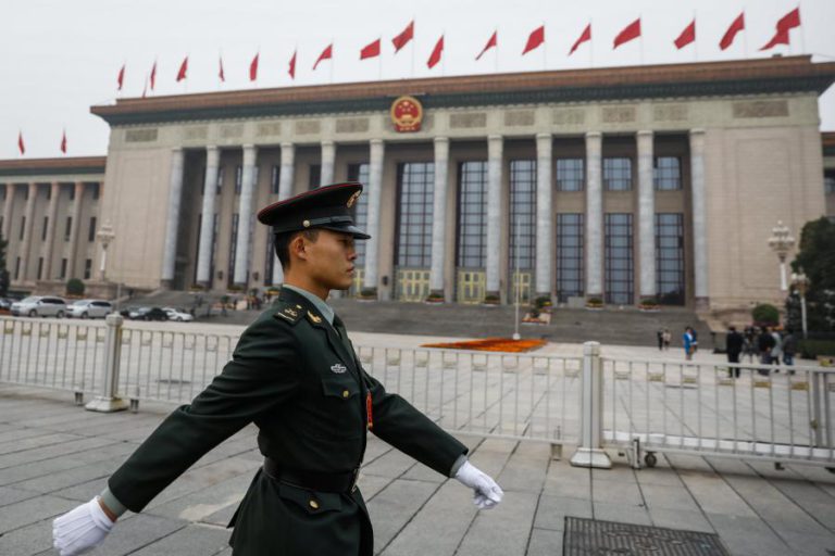 LÍDER MILITAR CHINÊS INVESTIGADO POR CORRUPÇÃO
