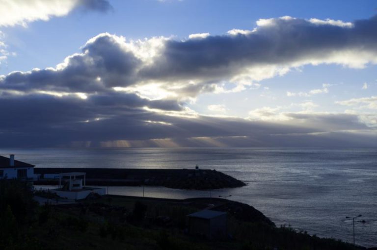 AÇORES COM PREVISÕES DE ONDAS DE CINCO METROS NA QUARTA E NA QUINTA-FEIRA