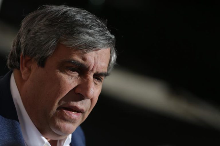 200 MÉDICOS ESPECIALISTAS DESISTIRAM DE ESPERAR POR CONCURSO EM ATRASO