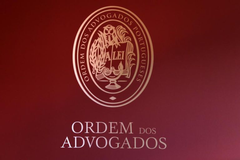 ADVOGADOS QUEREM IGUALDADE COM PARTIDOS E PEDEM ISENÇÃO DE IVA NA JUSTIÇA