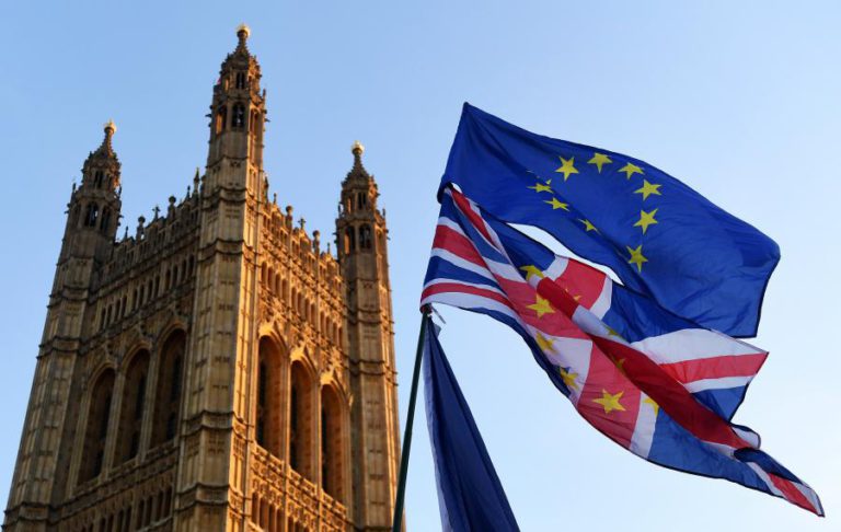PARLAMENTO BRITÂNICO APROVA LEI DO GOVERNO PARA SAÍDA DA UNIÃO EUROPEIA
