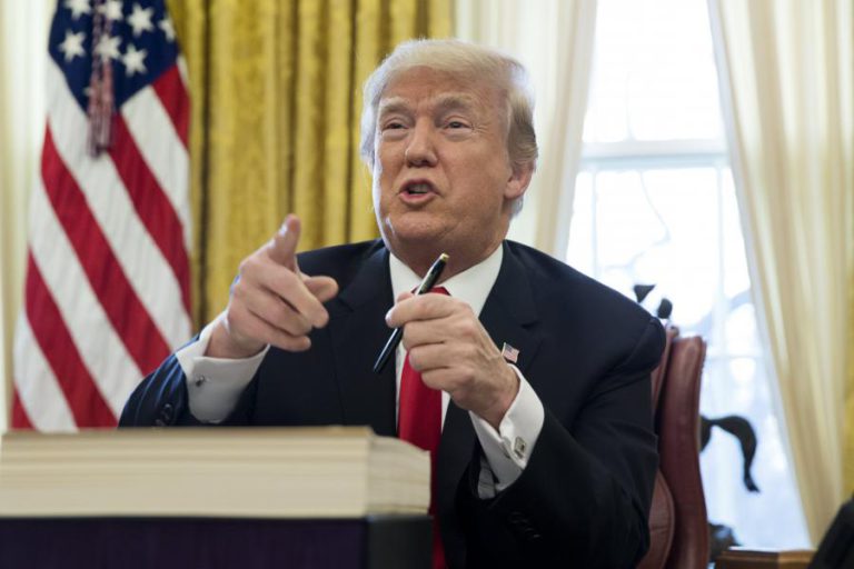 DONALD TRUMP AMEAÇA CORTAR A AJUDA FINANCEIRA AOS PALESTINIANOS