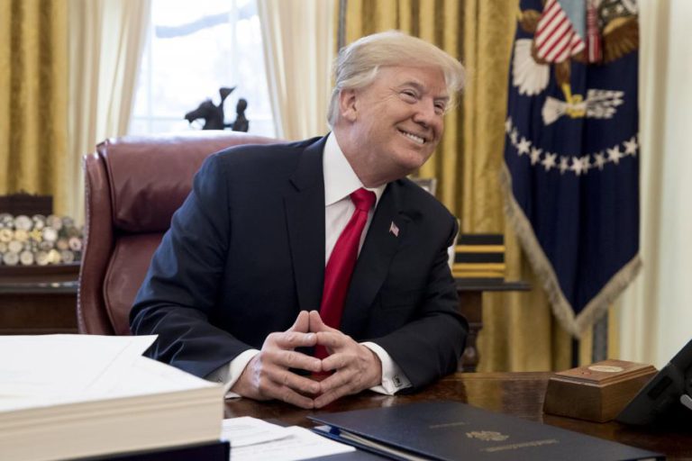 TRUMP DIZ QUE EUA DARÃO AJUDA AO POVO IRANIANO QUANDO FOR “O MOMENTO ADEQUADO”
