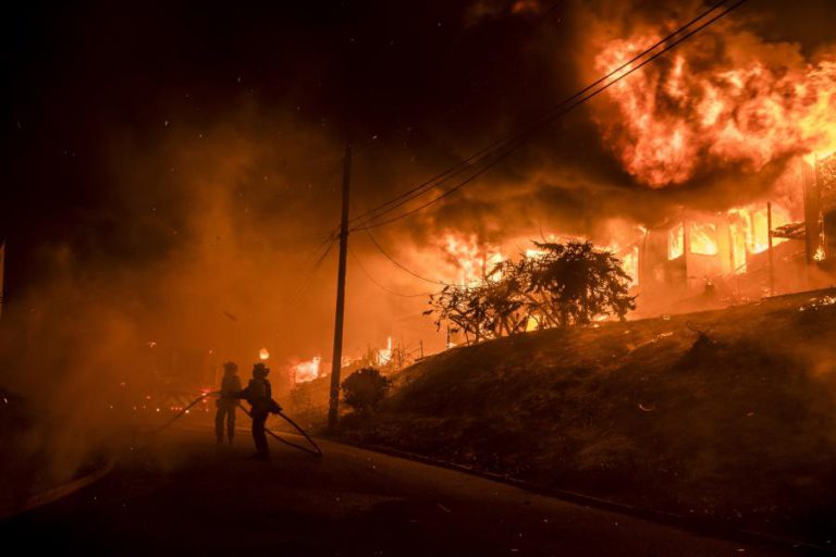 PRESIDENTE NORTE-AMERICANO DECLARA ESTADO DE DESASTRE NA CALIFÓRNIA DEVIDO AOS INCÊNDIOS