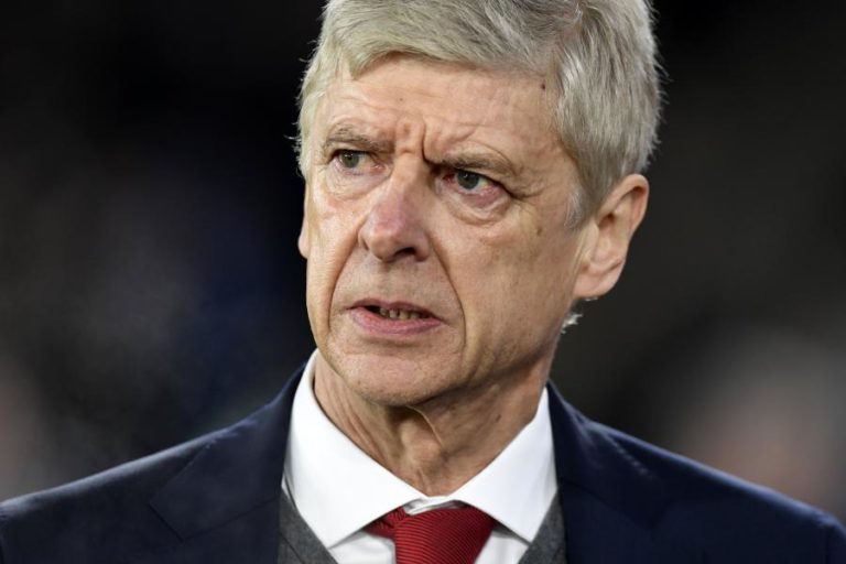 ARSÉNE WENGER ACUSADO PELA FEDERAÇÃO INGLESA DE ATOS IMPRÓPRIOS PARA COM ÁRBITRO