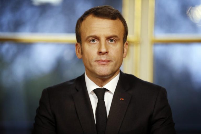 MACRON MANIFESTOU A ROHANI “PREOCUPAÇÃO” PELAS VÍTIMAS NAS MANIFESTAÇÕES NO IRÃO