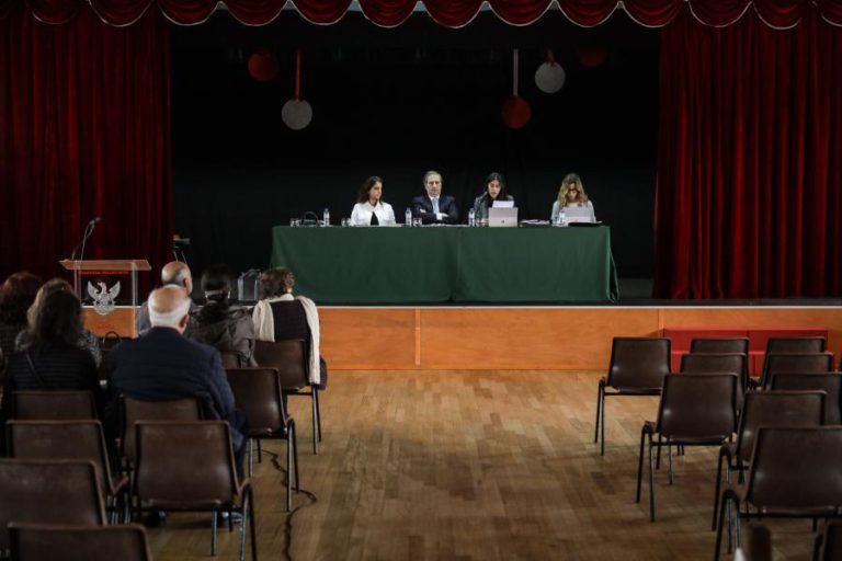 RARÍSSIMAS: PAIS E FUNCIONÁRIOS APRESENTAM LISTA PARA A DIREÇÃO