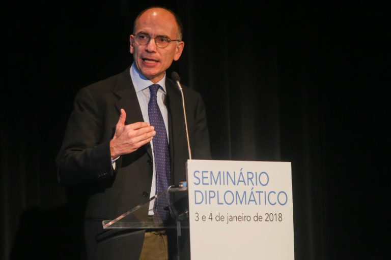 ANTIGO PRIMEIRO-MINISTRO ITALIANO ALERTA QUE 2018 NÃO PODE SER “ANO PERDIDO” NA EUROPA