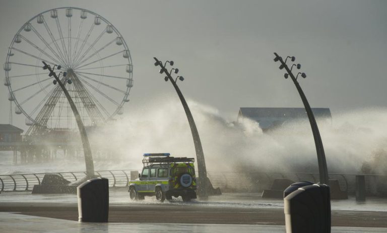 TEMPESTADE ELEANOR FAZ MAIS DOIS MORTOS EM FRANÇA, ALERTA MÁXIMO DE AVALANCHA NOS ALPES
