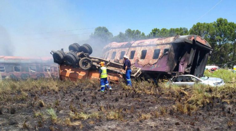 BALANÇO DE MORTOS NO ACIDENTE DE COMBOIO NA ÁFRICA DO SUL SOBE PARA 12