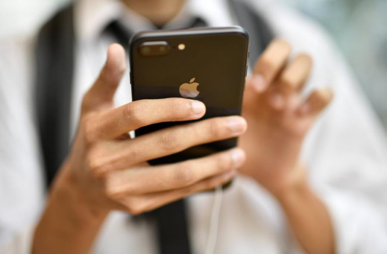 JUSTIÇA FRANCESA ABRE INQUÉRITO CONTRA A APPLE POR SUSPEITA DE “OBSOLESCÊNCIA PROGRAMADA”
