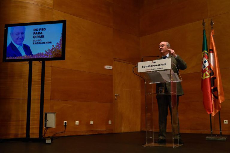 RUI RIO QUER EXPLICAÇÕES DE SANTANA LOPES SOBRE SANTA CASA NO SETOR FINANCEIRO