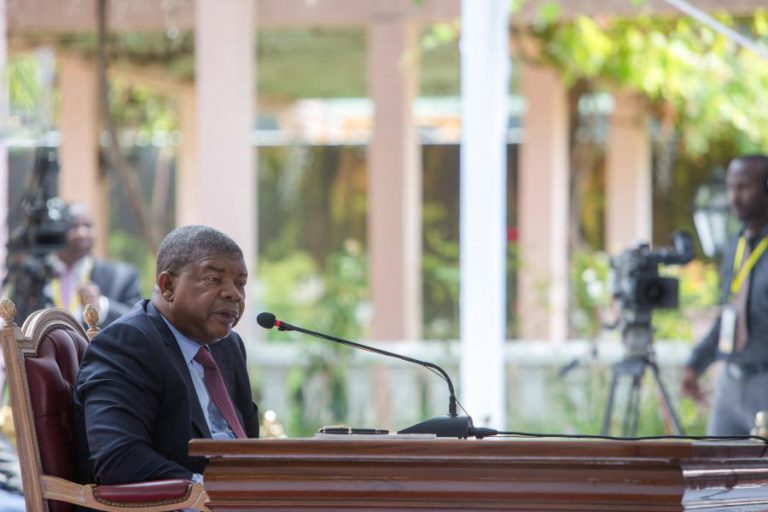 ANGOLA PREVÊ ENCERRAR NOVE EMBAIXADAS E 18 CONSULADOS, INCLUINDO EM PORTUGAL E MACAU