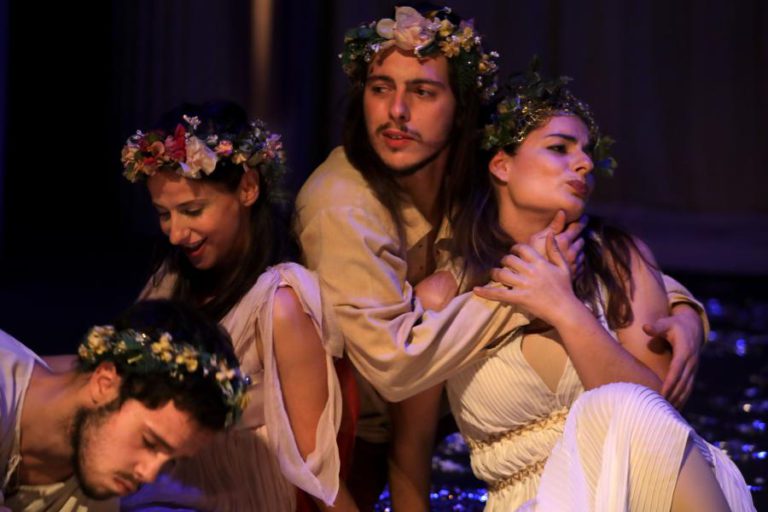 “SONHO DE UMA NOITE DE VERÃO” NO TEATRO DO BAIRRO EM VERSÃO “SUBVERSIVA E CIUMENTA”