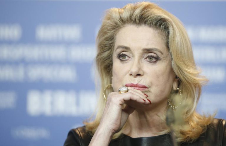 CATHERINE DENEUVE REAFIRMA OPINIÃO SOBRE CONDUTA SEXUAL DOS HOMENS, MAS PEDE DESCULPAS