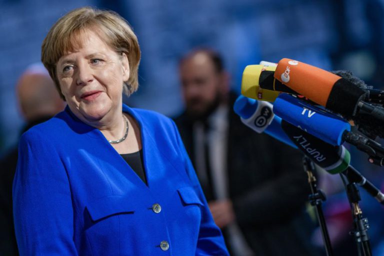 ACORDO DE PRINCÍPIO ENTRE MERKEL E SOCIAL-DEMOCRATAS PARA FORMAÇÃO DO GOVERNO