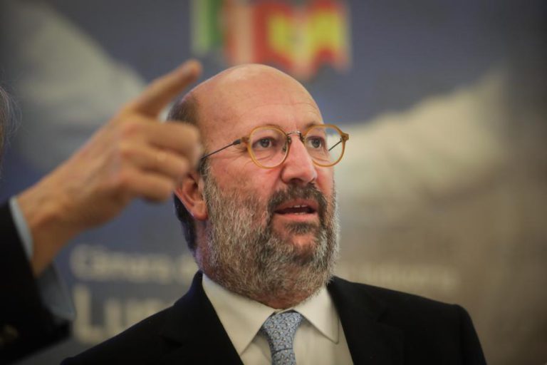 MINISTRO PREOCUPADO COM EXIGÊNCIAS DA UE SOBRE RECOLHA SELETIVA DE BIORRESÍDUOS