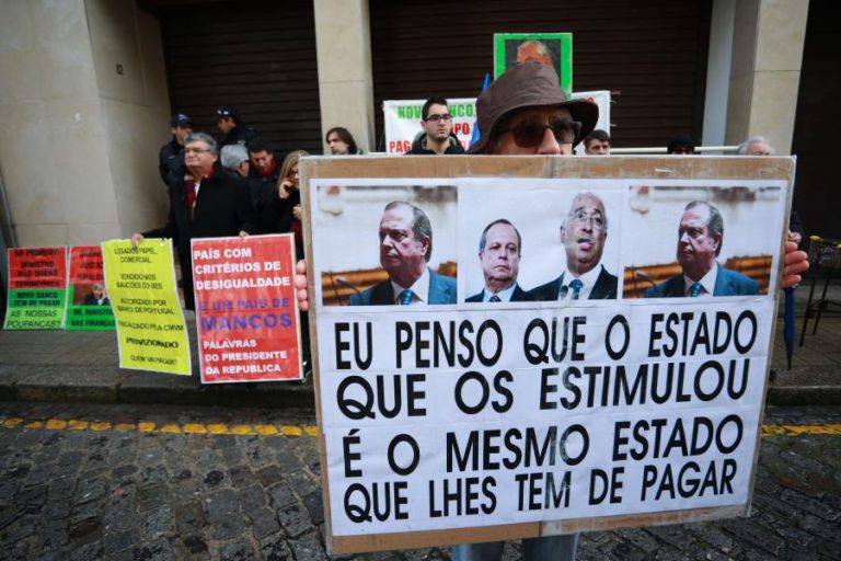 BES: LESADOS DO PAPEL COMERCIAL ACUSAM GOVERNO DE OS “ESTAR A BURLAR”