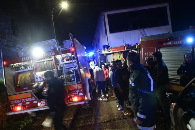 NÚMERO DE MORTOS EM INCÊNDIO EM VILA NOVA DA RAINHA SUBIU PARA PELO MENOS OITO