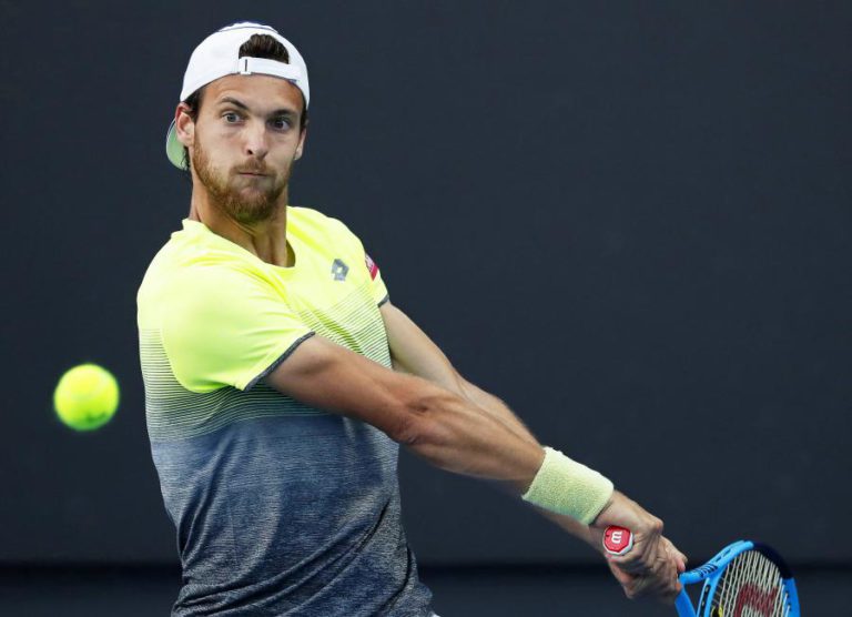 JOÃO SOUSA AVANÇA PARA A SEGUNDA RONDA DO OPEN DA AUSTRÁLIA AO VENCER DUSTIN BROWN