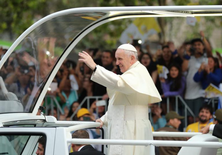 PAPA FRANCISCO VISITA CHILE COM CHILENOS CÉTICOS E REVOLTADOS COM IGREJA LOCAL