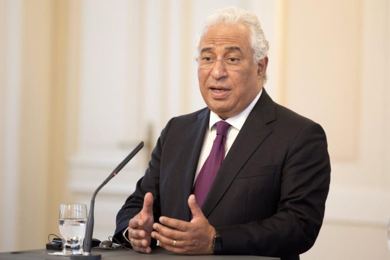 COSTA REÚNE-SE HOJE COM O PRESIDENTE DE ANGOLA LOGO APÓS CHEGAR A DAVOS