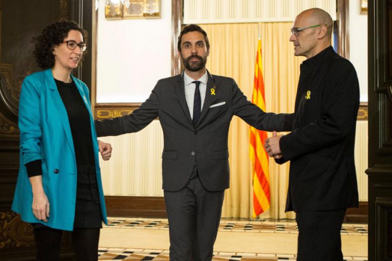 PRESIDENTE DO PARLAMENTO CATALÃO PROPÕE PUIGDEMONT PARA DIRIGIR GOVERNO REGIONAL