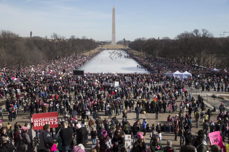 “MARCHAS DAS MULHERES” TOMAM EUA NO PRIMEIRO ANIVERSÁRIO DA PRESIDÊNCIA TRUMP