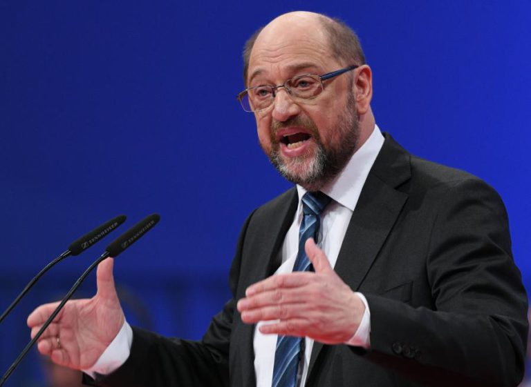 LÍDER SOCIAL-DEMOCRATA ALEMÃO PEDE APOIO A PRÉ-ACORDO DE GOVERNO COM MERKEL