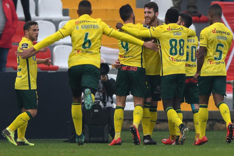 PAÇOS DE FERREIRA VENCE DESPORTIVO DAS AVES NA ESTREIA DE JOÃO HENRIQUES