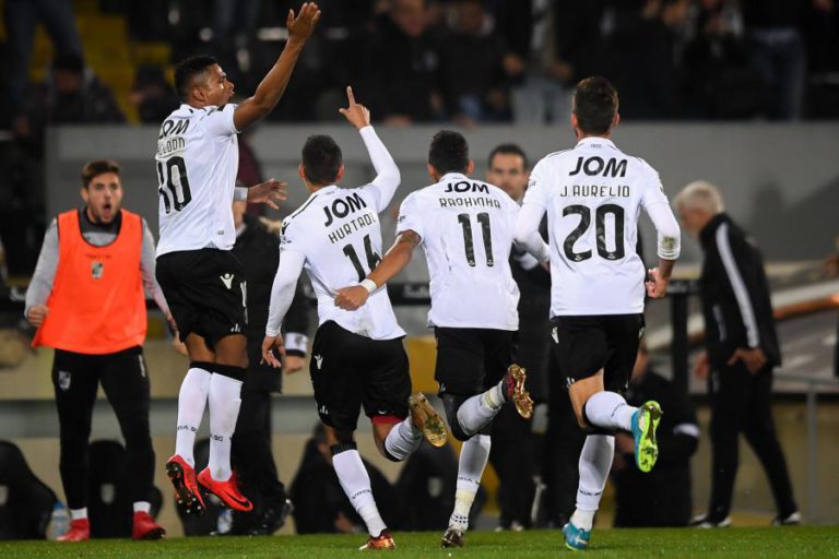 GUIMARÃES VENCE ESTORIL PRAIA E INTERROMPE SÉRIE DE QUATRO DERROTAS CONSECUTIVAS