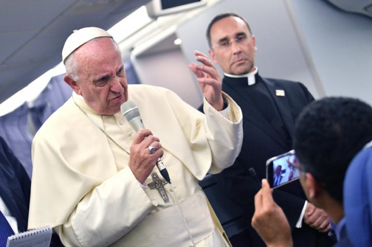 PAPA FRANCISCO PEDE PERDÃO A VÍTIMAS DE ABUSOS POR TER USADO EXPRESSÃO “MENOS FELIZ” NO CHILE