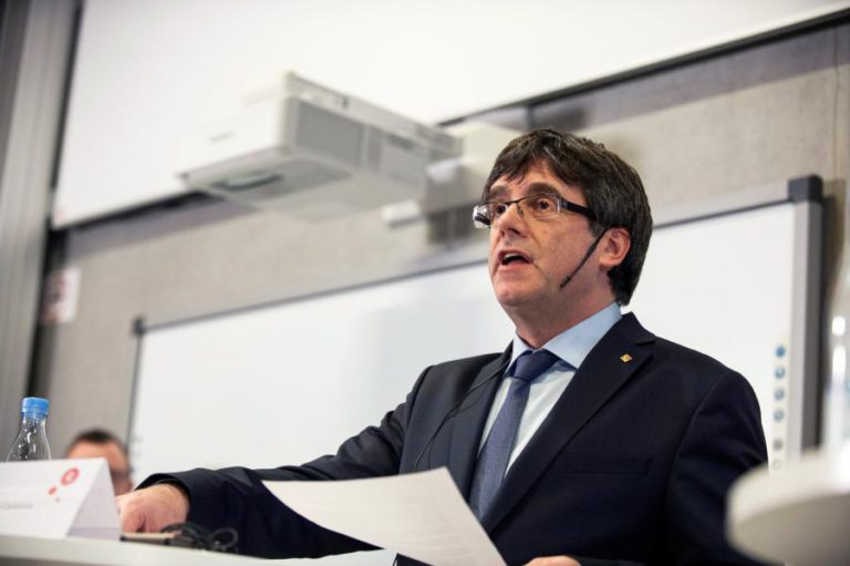 TRIBUNAL CONSTITUCIONAL ESPANHOL SUSPENDE INVESTIDURA À DISTÂNCIA DE PUIGDEMONT