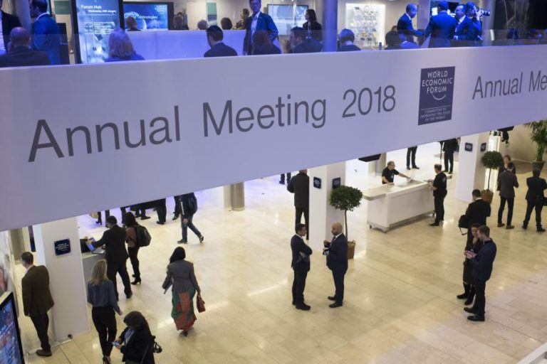 DIRETORA-GERAL DO FMI E PRESIDENTE DE ANGOLA REÚNEM-SE EM DAVOS
