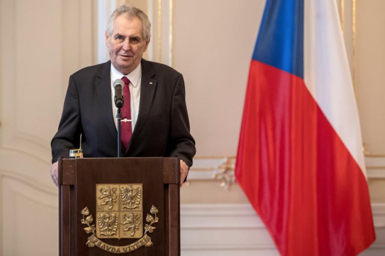 MILOS ZEMAN ELEITO PARA NOVO MANDATO COMO PRESIDENTE DA REPÚBLICA CHECA