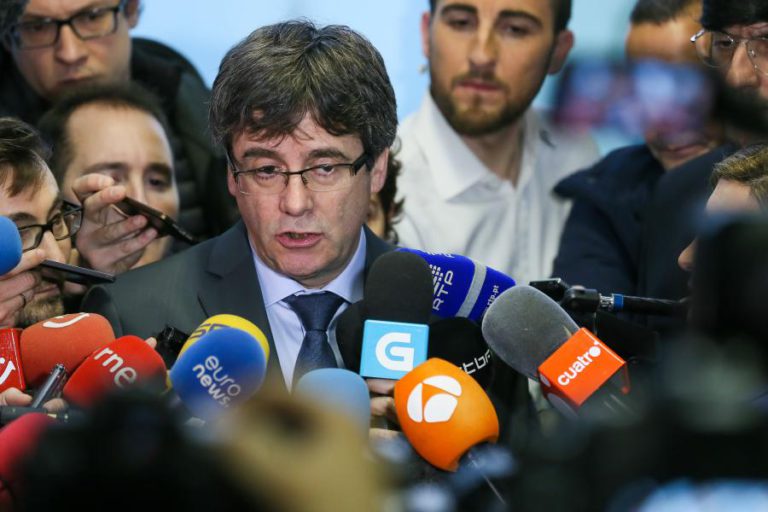 CONSTITUCIONAL ANALISA RECURSO DE MADRID CONTRA INVESTIDURA DE PUIGDEMONT NA CATALUNHA