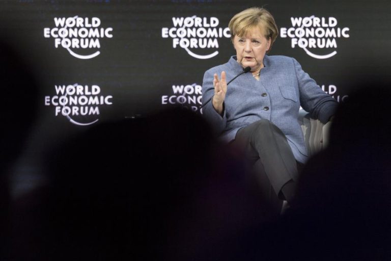 ANGELA MERKEL LAMENTA QUE INSTITUIÇÕES JUDAICAS NECESSITEM DE PROTEÇÃO NA ALEMANHA