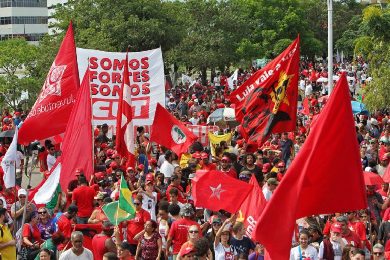 MANIFESTAÇÕES PRÓ E CONTRA LULA DA SILVA EM 23 ESTADOS BRASILEIROS