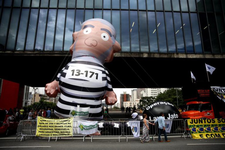 MAIORIA DO COLETIVO DE JUÍZES CONFIRMA CONDENAÇÃO DE LULA DA SILVA POR CORRUPÇÃO