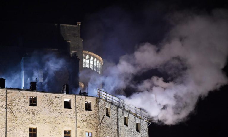 ABADIA QUE INSPIROU “O NOME DA ROSA” ESTEVE AMEAÇADA POR INCÊNDIO