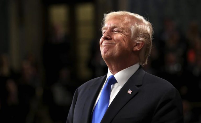 TRUMP ALARMA FBI COM PLANOS DE DIVULGAR INFORMAÇÃO SOBRE INGERÊNCIA RUSSA