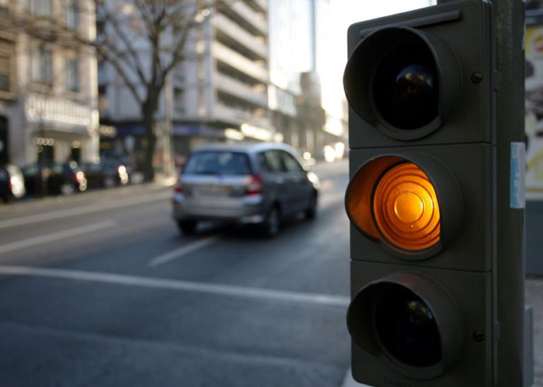 SEMÁFOROS VERDES PARA AUTOCARROS ATRASADOS PASSAREM DIFICULTARÁ MAIS O TRÂNSITO, SEGUNDO O ACP