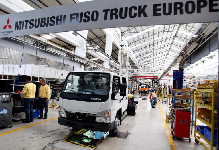 TRABALHADORES DA MITSUBISHI FUSO EM PROTESTO NO TRAMAGAL POR DIREITOS LABORAIS