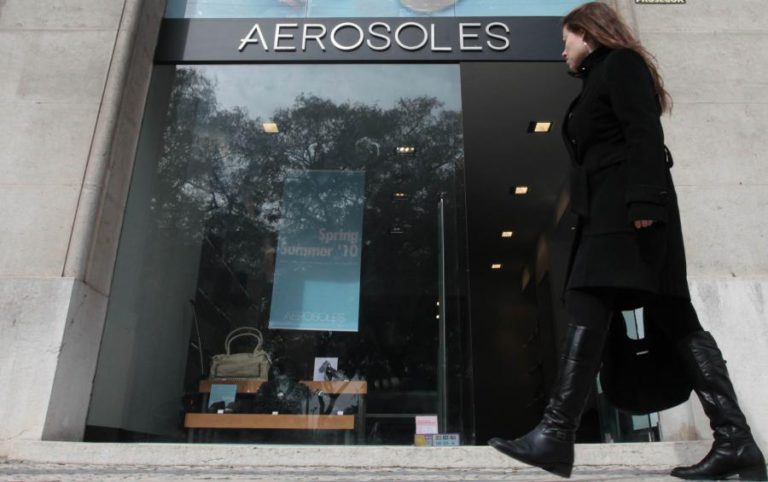DONA DA AEROSOLES FECHA FÁBRICA E LOJAS EM PORTUGAL COLOCANDO EM CAUSA 90 POSTOS DE TRABALHO