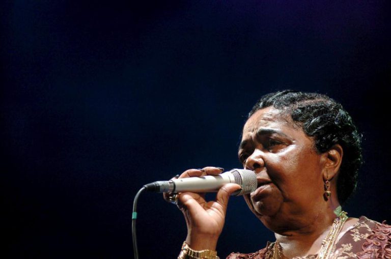 CESÁRIA ÉVORA HOMENAGEADA NO CARNAVAL MAIS EMBLEMÁTICO DE CABO VERDE